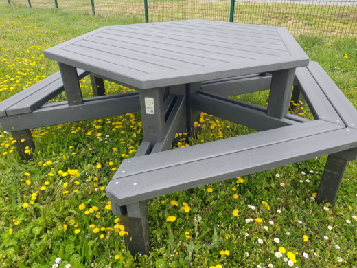Table pique-nique hexagonale PMR en plastique recyclé